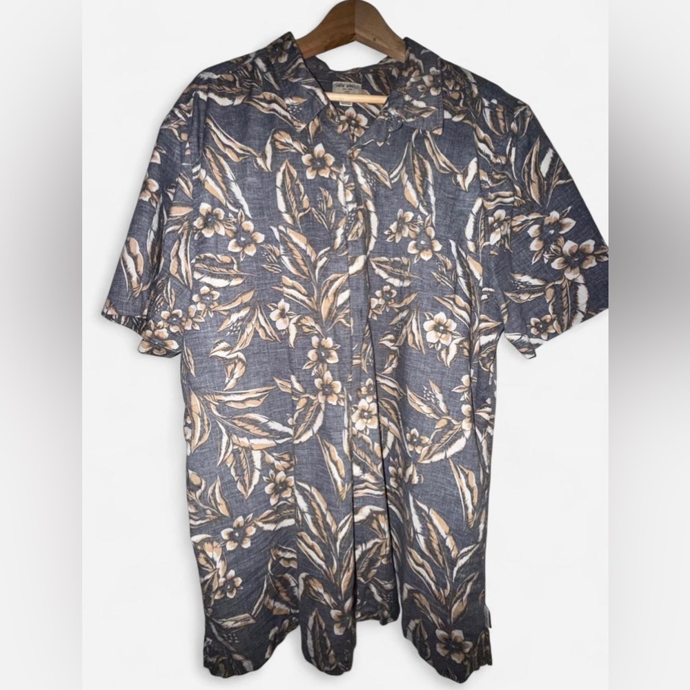 O'Neill Gray and Tan Floral Casual Button Down Shirt
